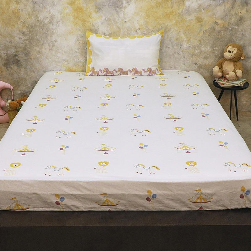 Buy Bed Set - I Am Going To The Circus - Yellow | Shop Verified Sustainable Bed Linens on Brown Living™