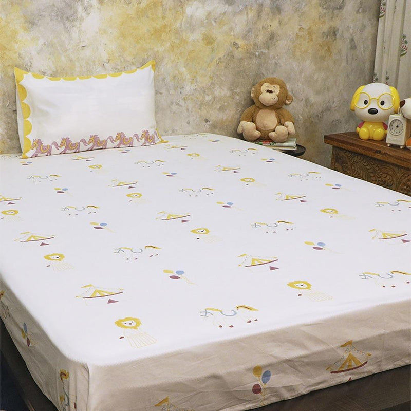 Buy Bed Set - I Am Going To The Circus - Yellow | Shop Verified Sustainable Bed Linens on Brown Living™